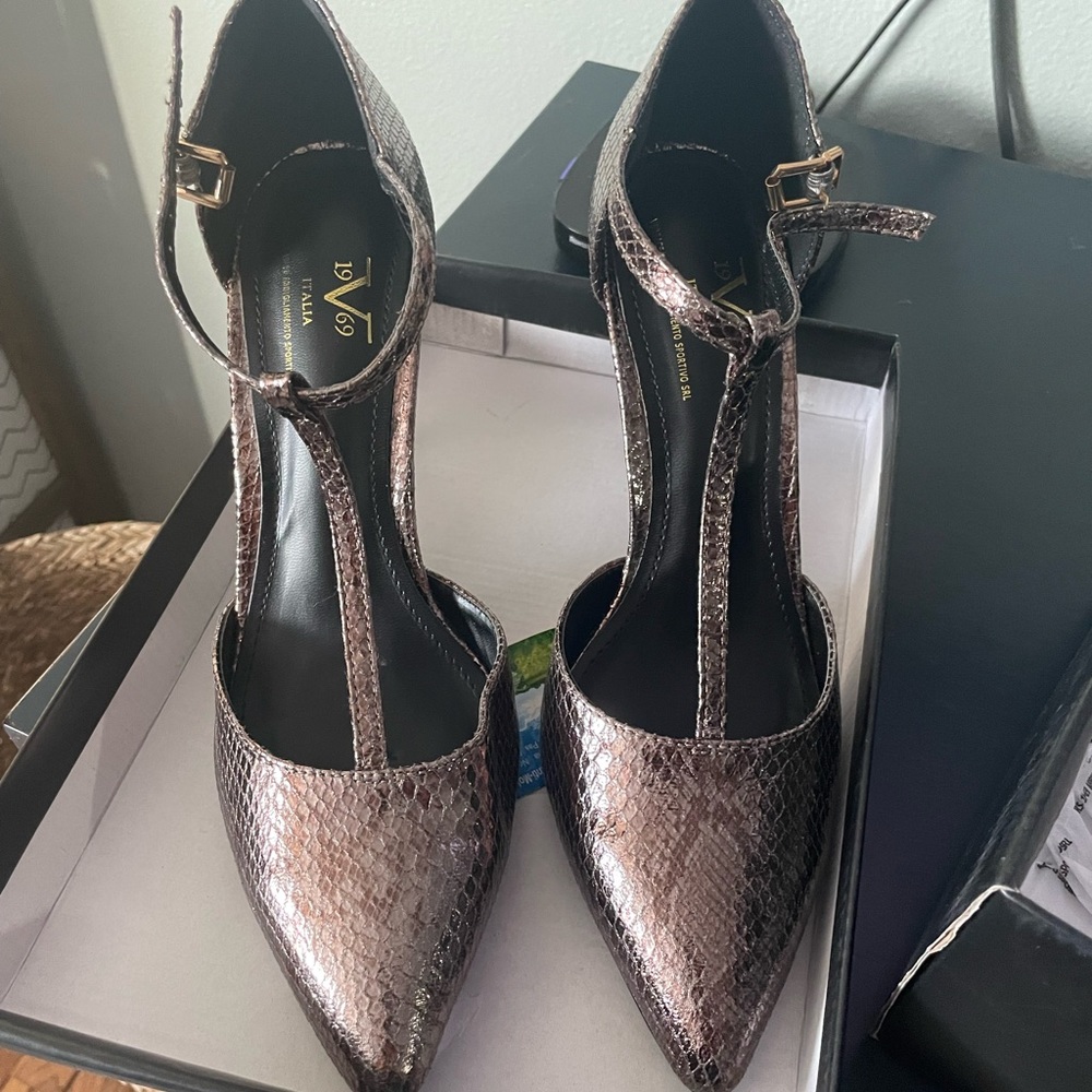 NWB Versace heels